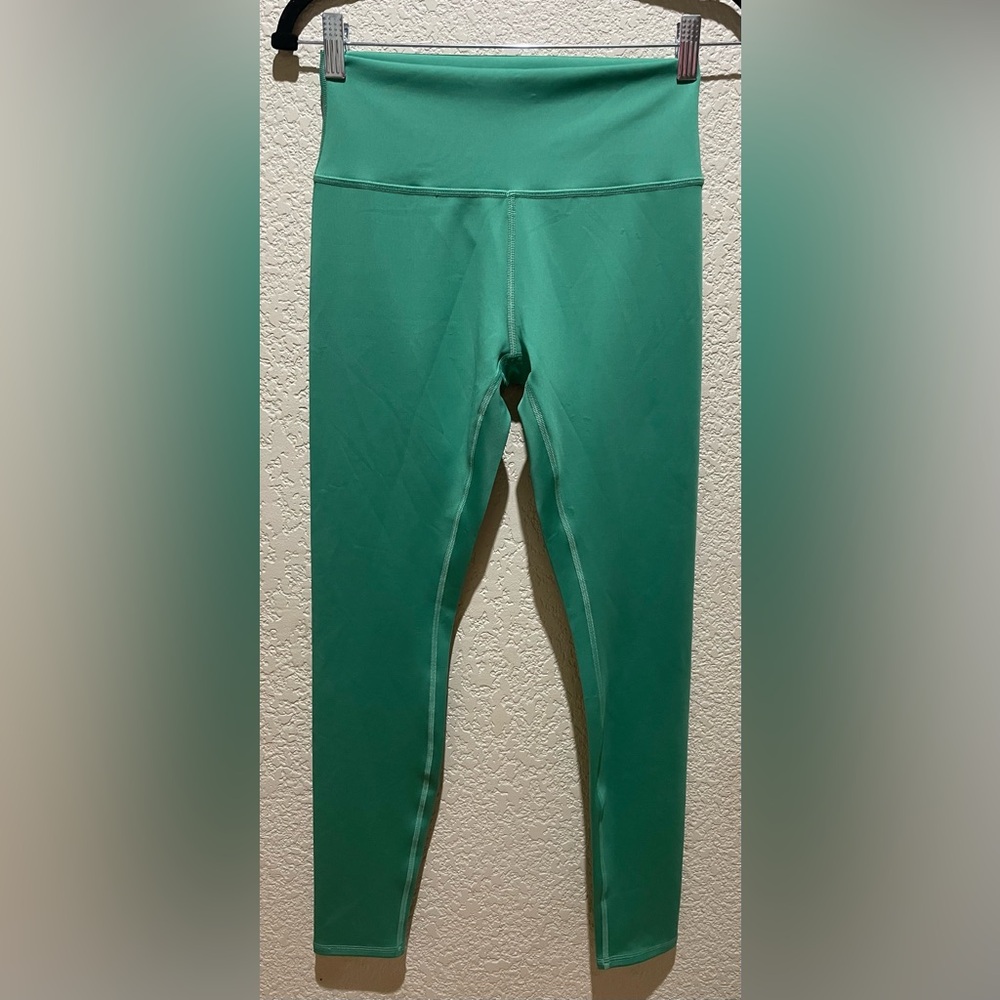 Alo Yoga NWOT 7/8 High Waisted Airlift Leggings Lettuce Green Size L - Picture 4 of 9